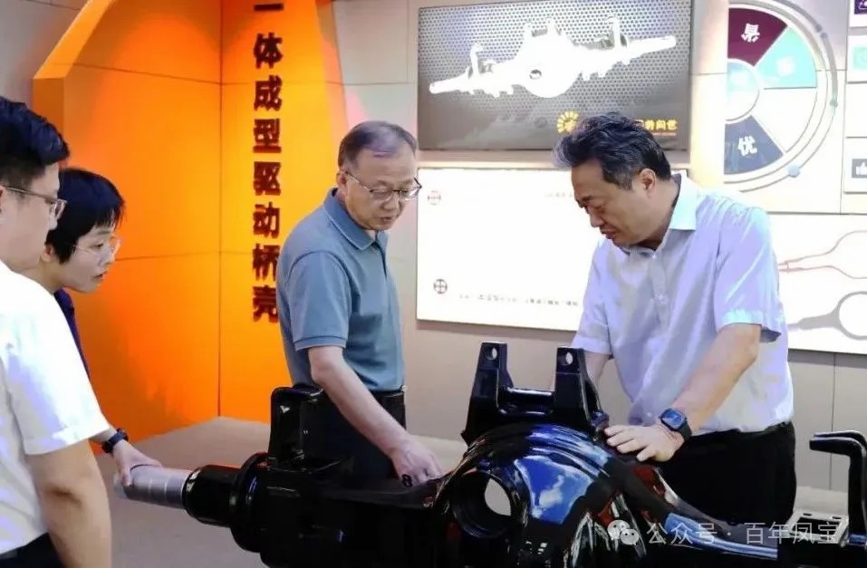 省发改委副主任万战伟到jiuyou（中国）官方网站集团调研指导工作