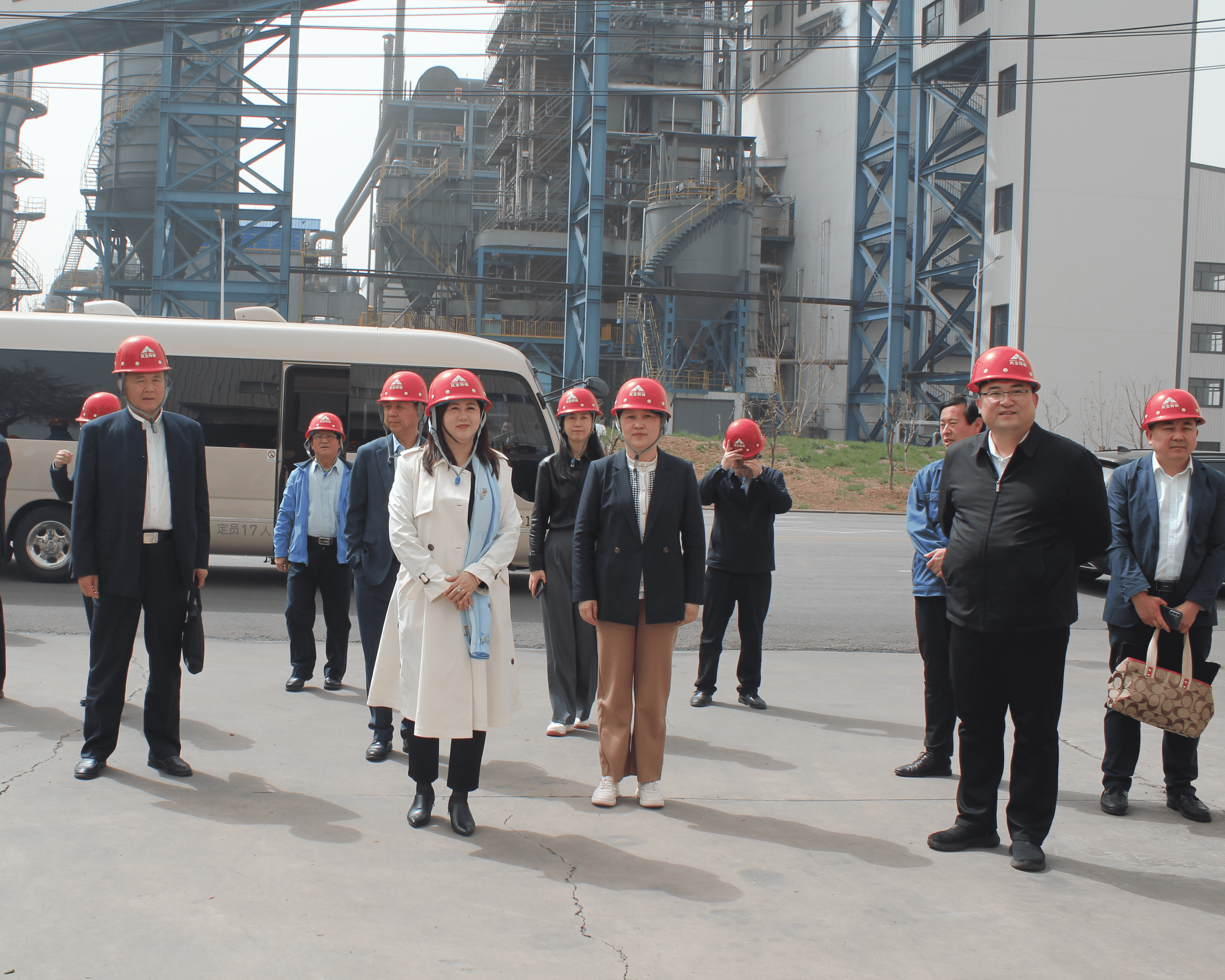 珠海华科大校友会考察团莅临jiuyou（中国）官方网站集团考察